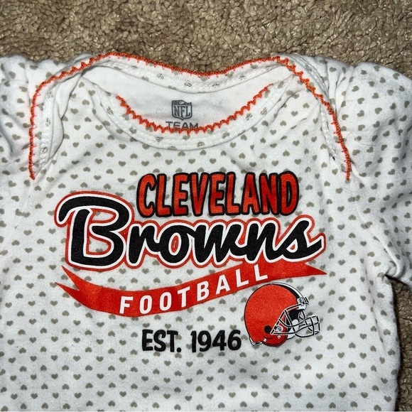 NFL Team Apparel Cleveland Browns Polka Dotted Onesie Size 3/6 Months - Picture 3 of 7